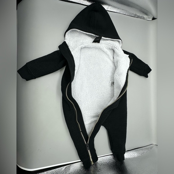 Air Jordan Infant Size 9/12 Months Black Romper w/Hood - Picture 2 of 5